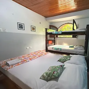  Guest house Tia Chela Colombia